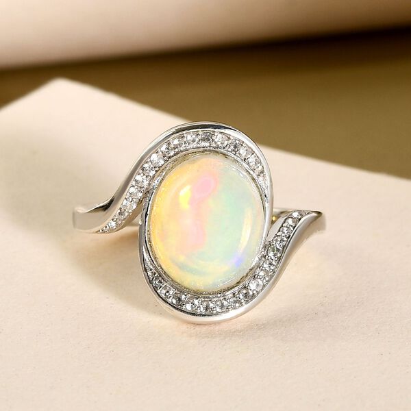 Natürlicher, äthiopischer Welo Opal und weißer Zirkon-Ring - 2,22 ct. image number 1